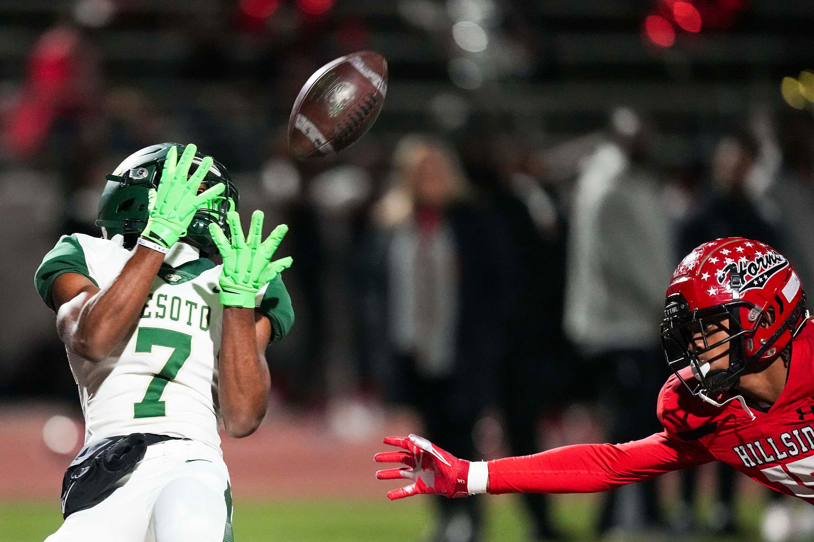 DeSoto wide receiver Antonio Pride Jr. (7) hauls in a 37-yard touchdown pass during the...