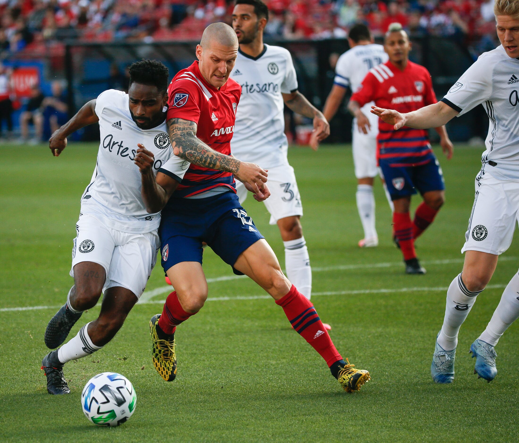 FC Dallas attacker Zedenek Ondrasek (13) battles with Philadelphia Union midfielder Warren...