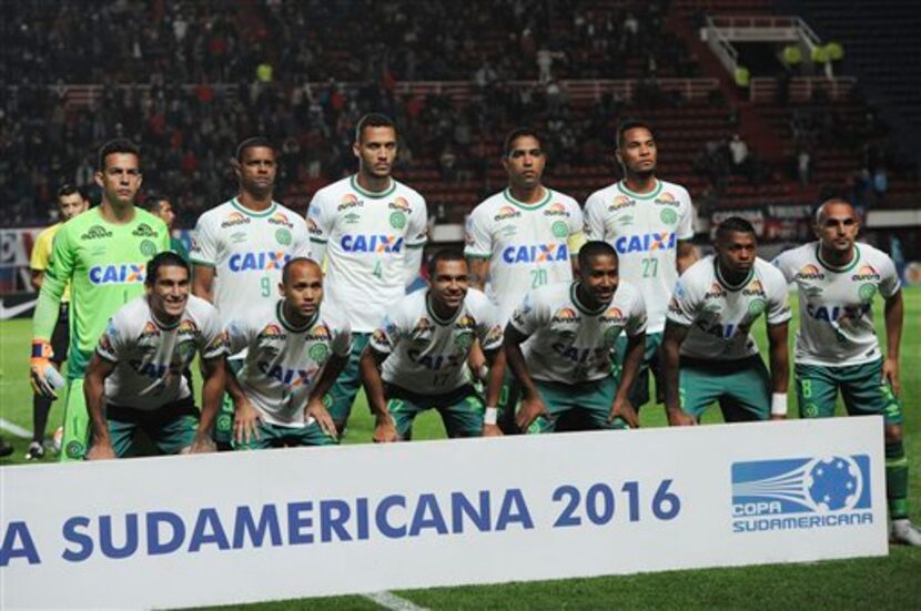 Un avión que transportaba al equipo para la final de la Copa Sudamericana chocó a las...