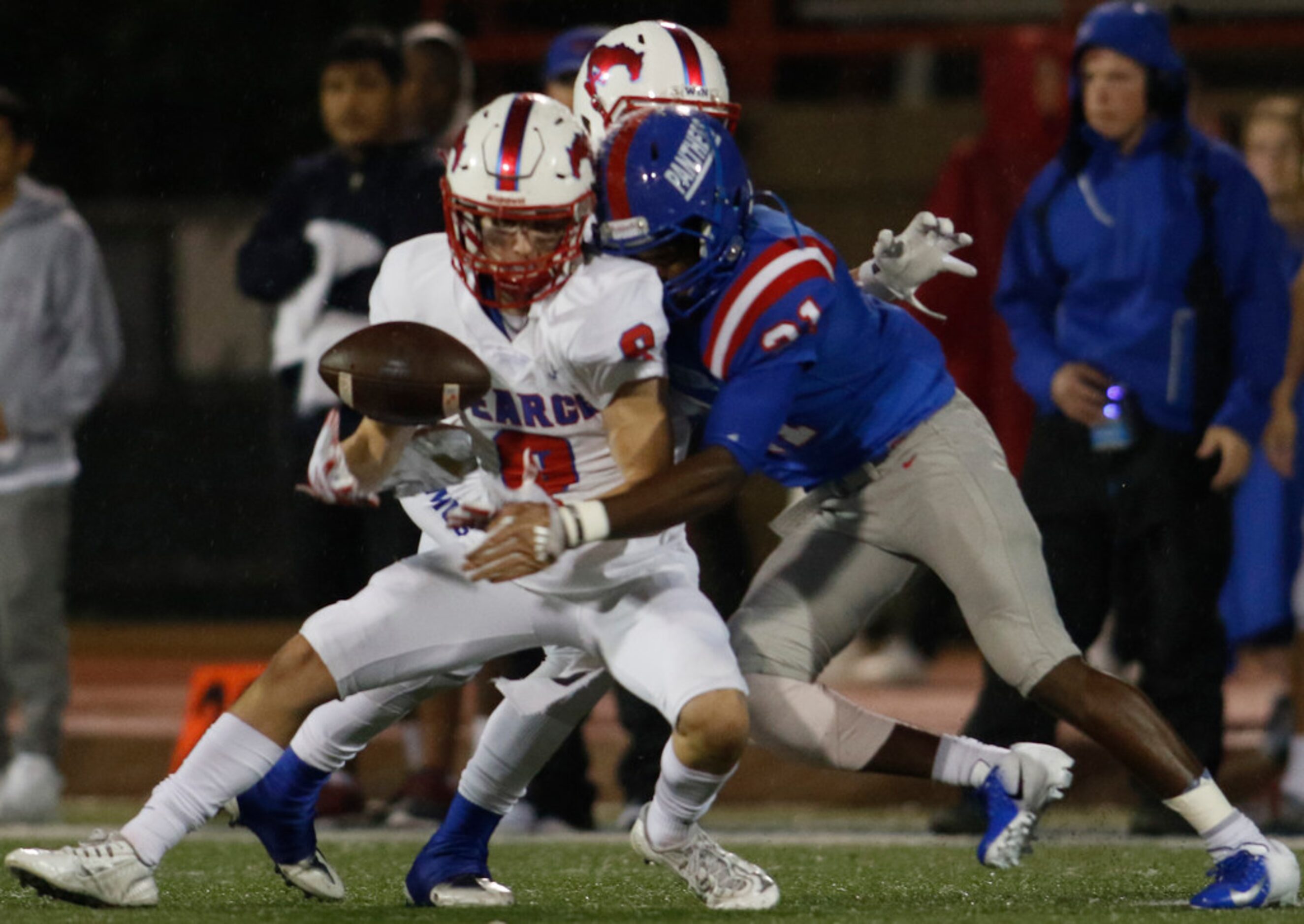 Duncanville defensive back Tre'Shon Devones (21) closes quickly to defend a first quarter...