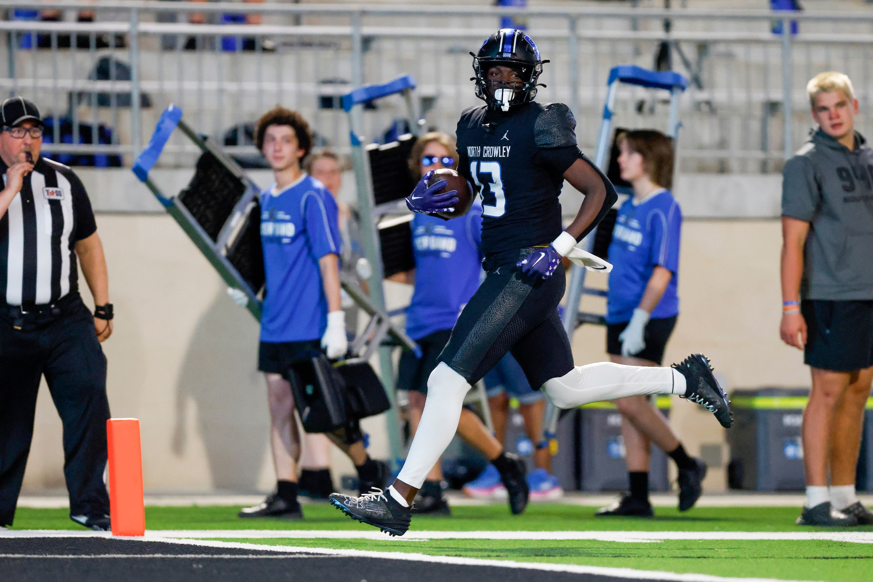 North Crowley tight end Jeramie Cooper (13) looks down the field as he strides into the end...