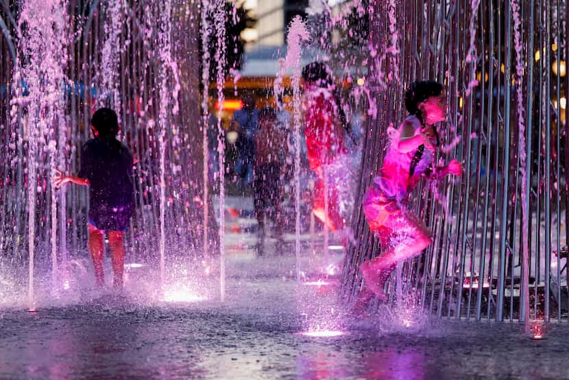 La Nancy Best Fountain fue inaugurada el 14 de septiembre en el Kylde Warren Park de Dallas.