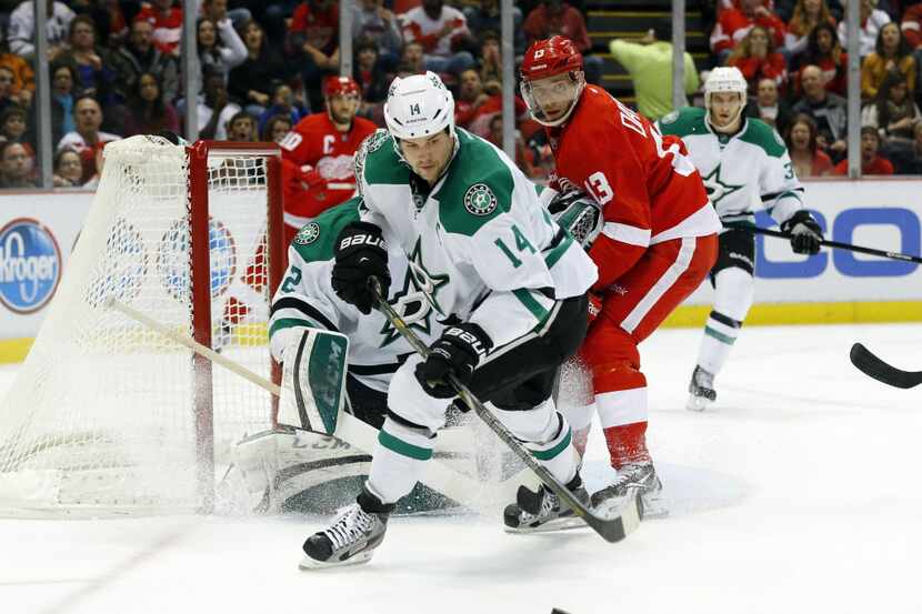 Dallas Stars left wing Jamie Benn (14) clears the puck from the net as Detroit Red Wings...