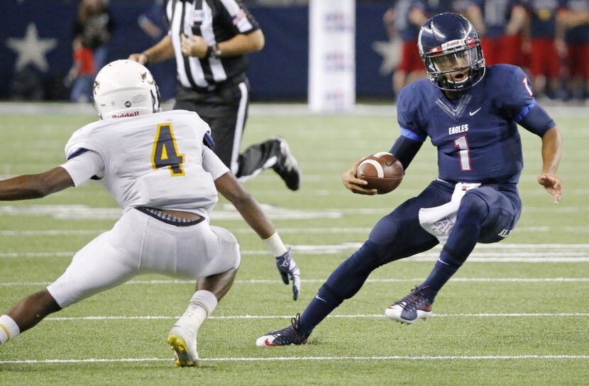 Allen quarterback Kyler Murray (1) scrambles away from Cypress Ranch's Mark Bruno (4)  in...