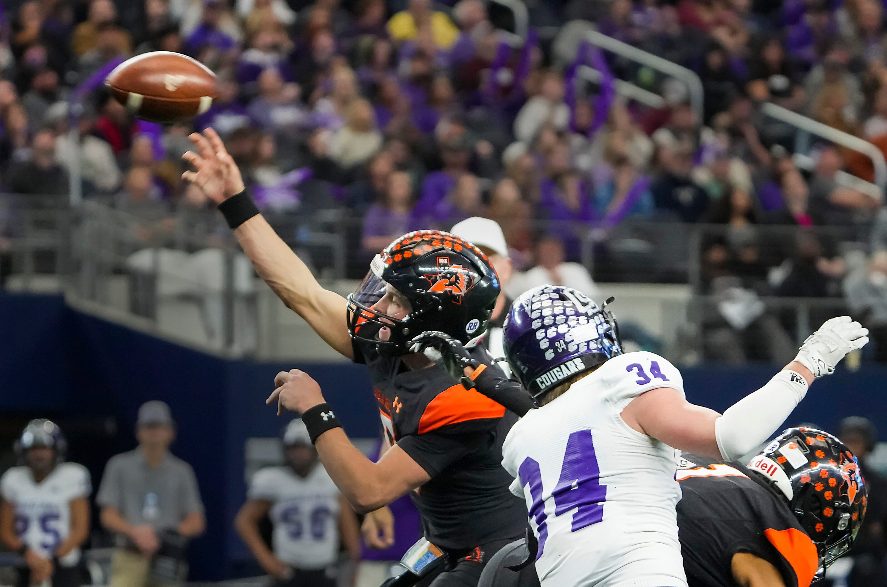 Aledo quarterback Hauss Hejny (8) throws a seven-yard touchdown pass to wide receiver Jalen...