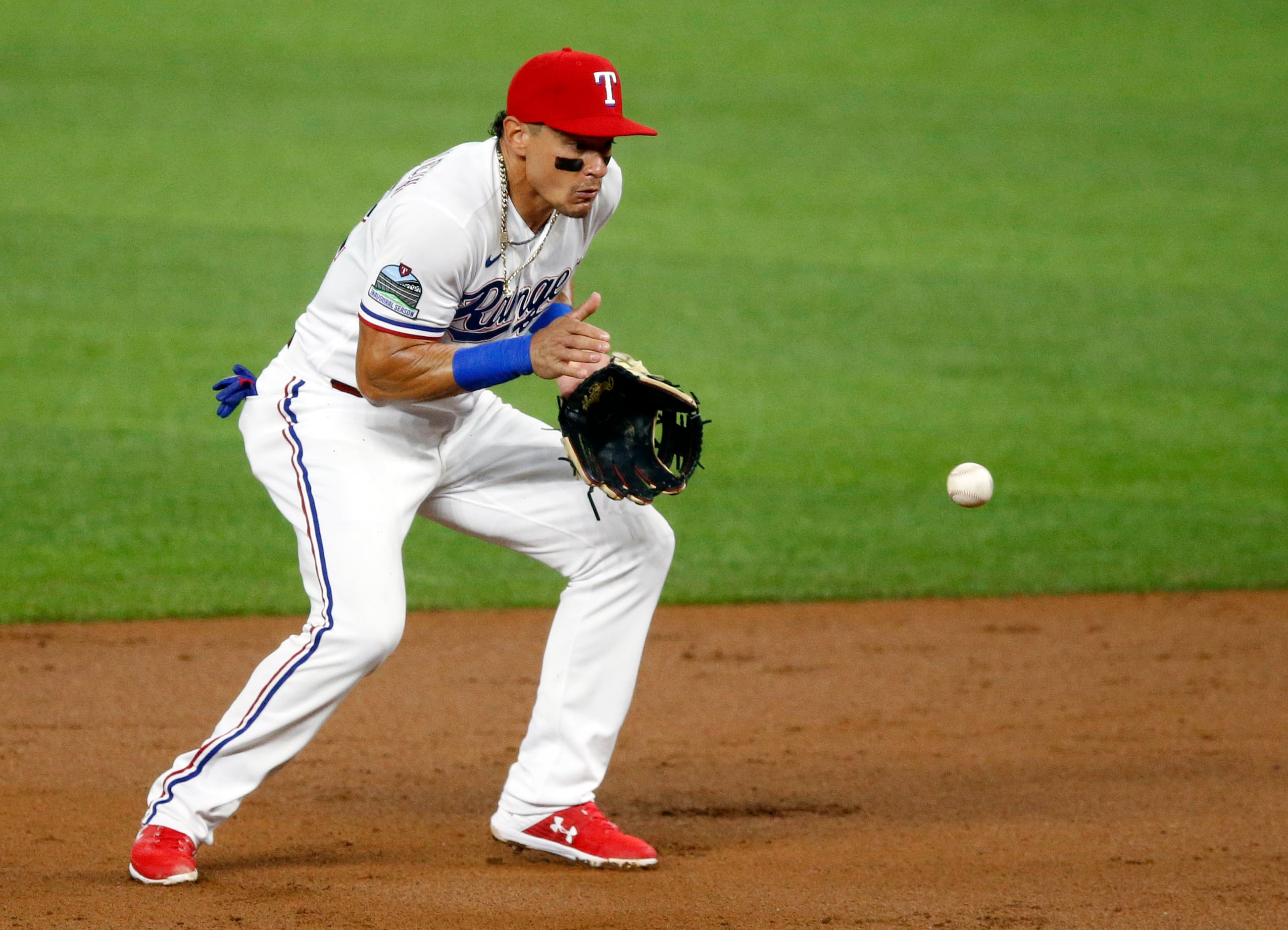 Derek Dietrich debuts as Texas Rangers rally for win over Seattle