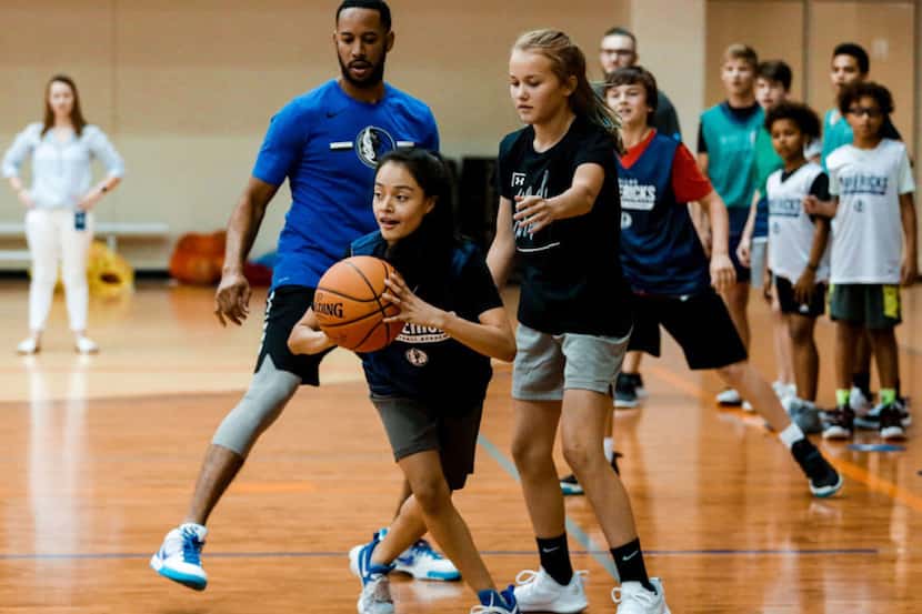 Devin Harris plays basketball with area students at the Dallas Mavericks Hoop Camp
