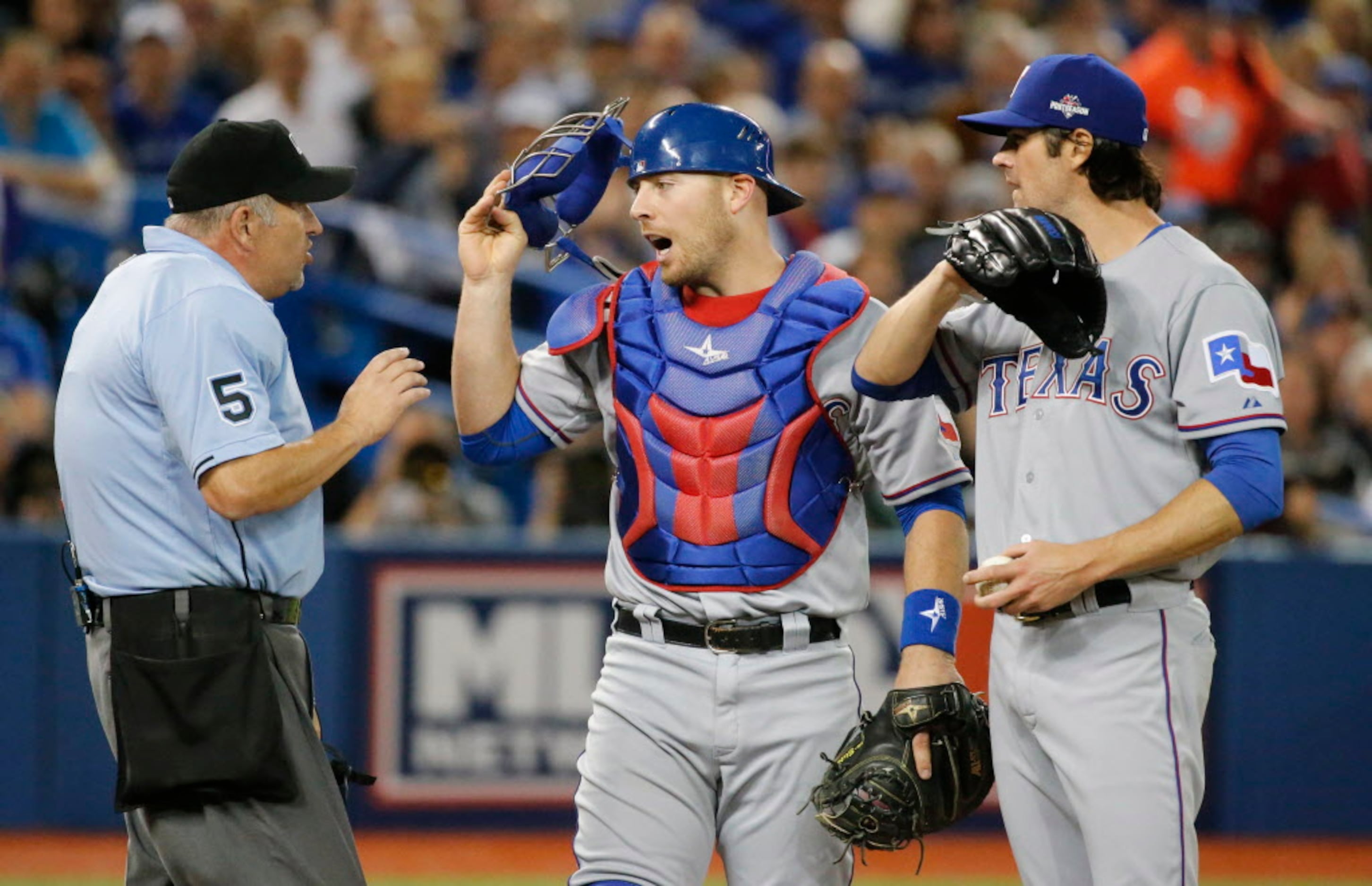 ALCS Game 3: Blue Jays win on redemption game from Ryan Goins