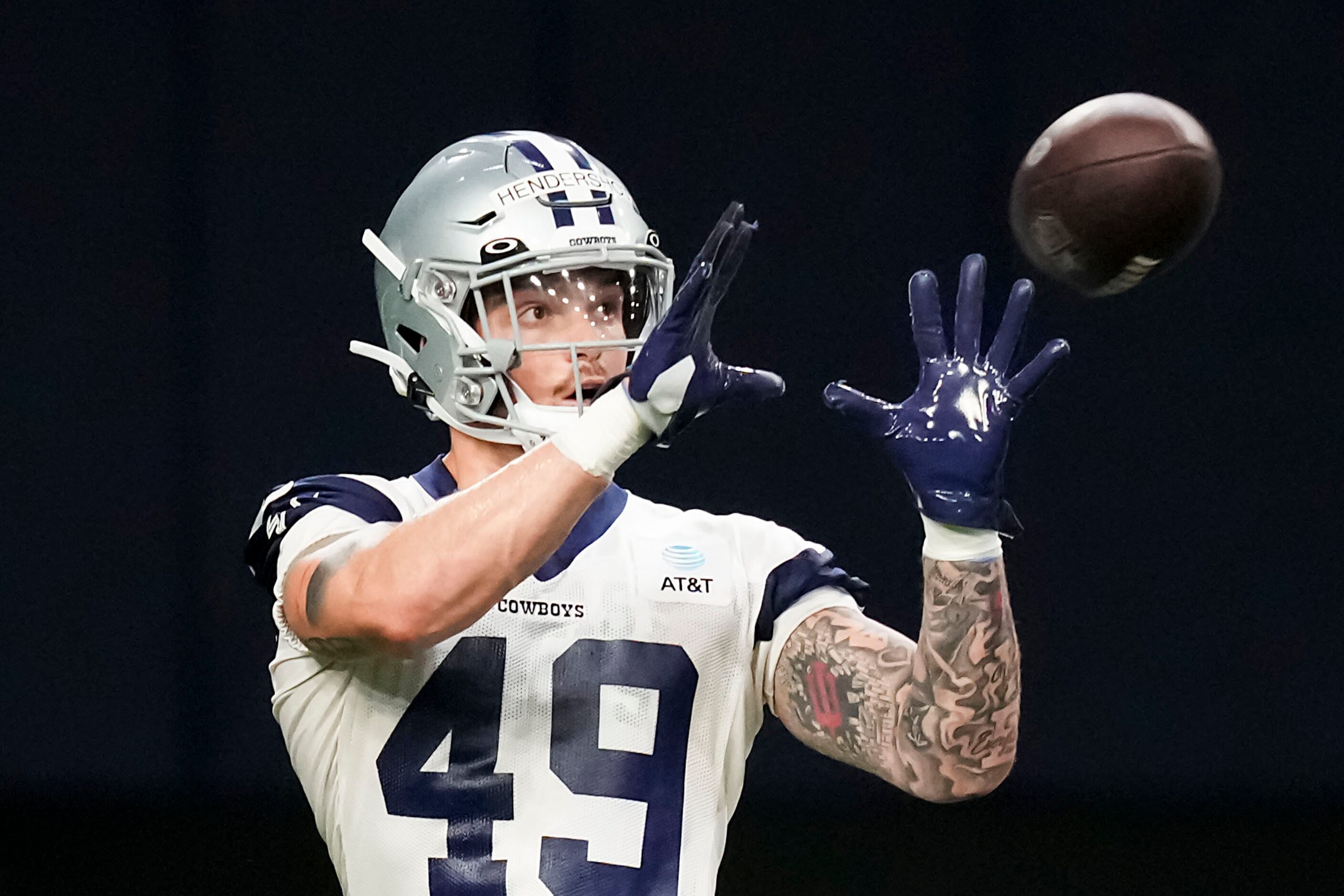 Dallas Cowboys tight end Peyton Hendershot catches a pass during the OTA team's practice at...