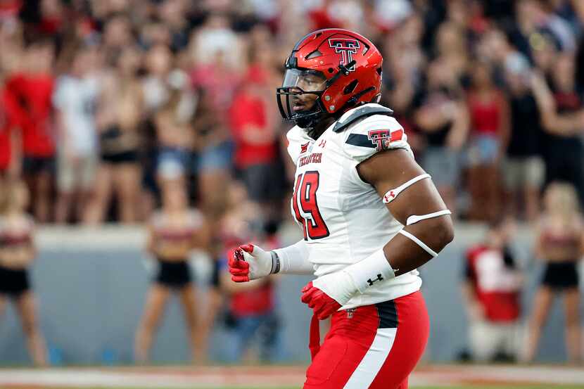 Texas Tech's Tyree Wilson (19) goes to the sidelines during the first half of an NCAA...