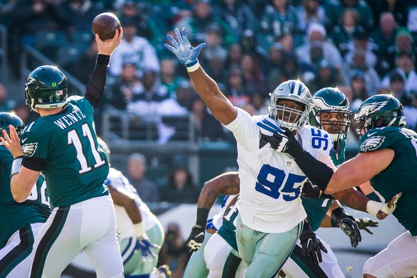 Philadelphia Eagles quarterback Carson Wentz (11) throws a pass under pressure fro Dallas...