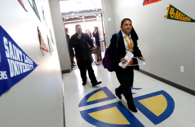 La preparatoria Cristo Rey en Pleasant Grove tiene programas para que sus estudiantes de...