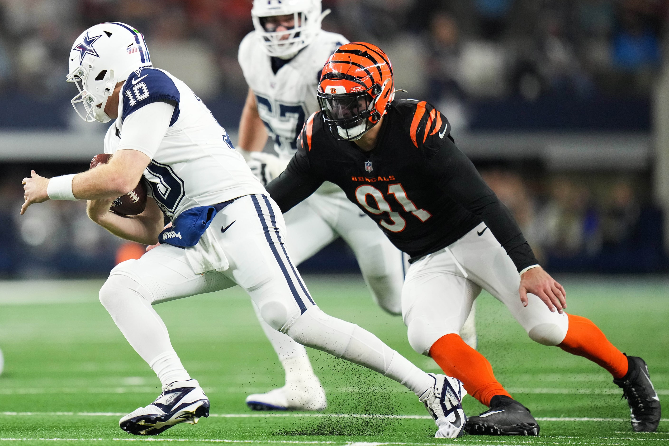 Dallas Cowboys quarterback Cooper Rush (10) scrambles away from Cincinnati Bengals defensive...