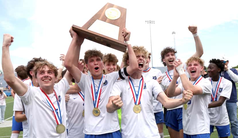  Midlothian players celebrate in front of their fans after receiving the state championship...