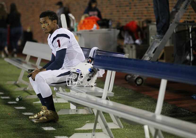 Allen quarterback Kyler Murray (1) sits on the sideline in the second half during the UIL...