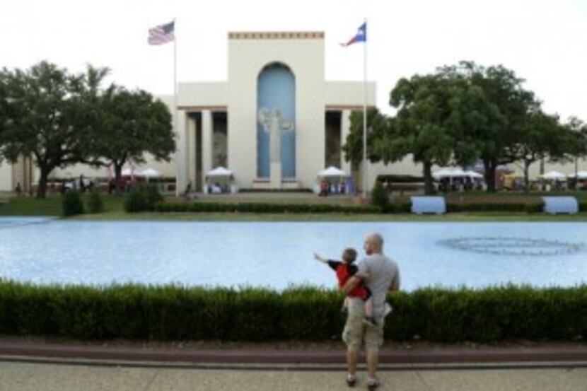  Really, there should be more than two people in this picture. It's Fair Park, people. Come...