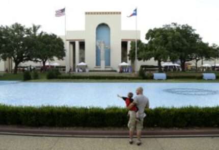  Really, there should be more than two people in this picture. It's Fair Park, people. Come...