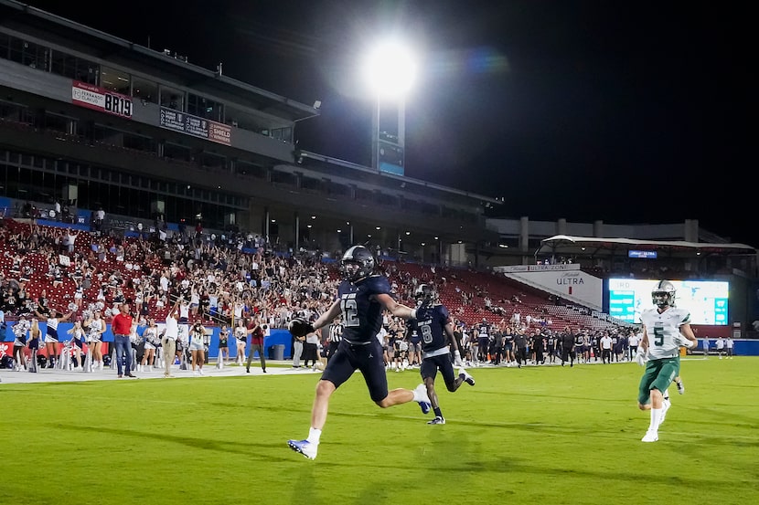 Frisco Lone Star’s Ryder Mix (12) scores past Frisco Reedy’s Cooper Clabo (5) on a 36-yard...