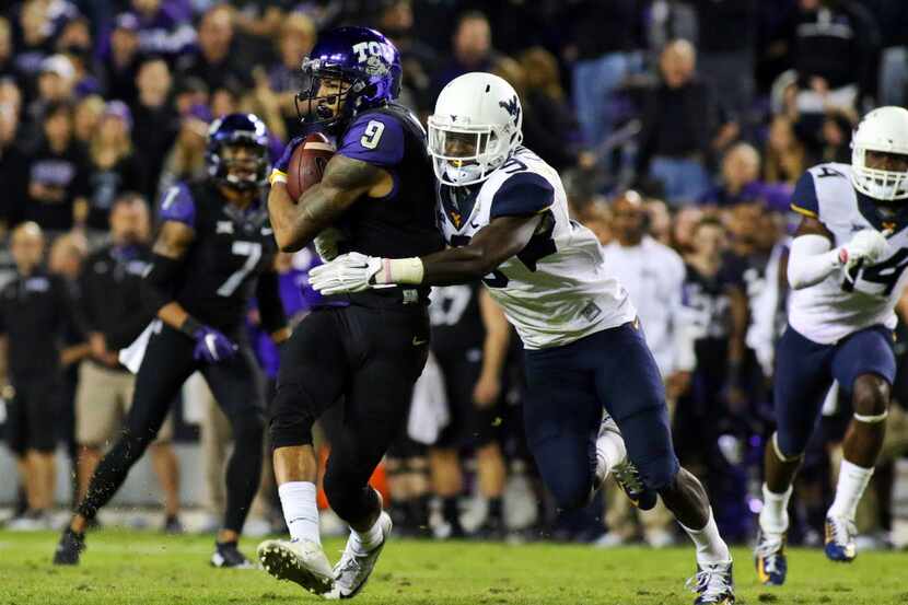 Oct 29, 2015; Fort Worth, TX, USA; TCU Horned Frogs wide receiver Josh Doctson (9) makes the...
