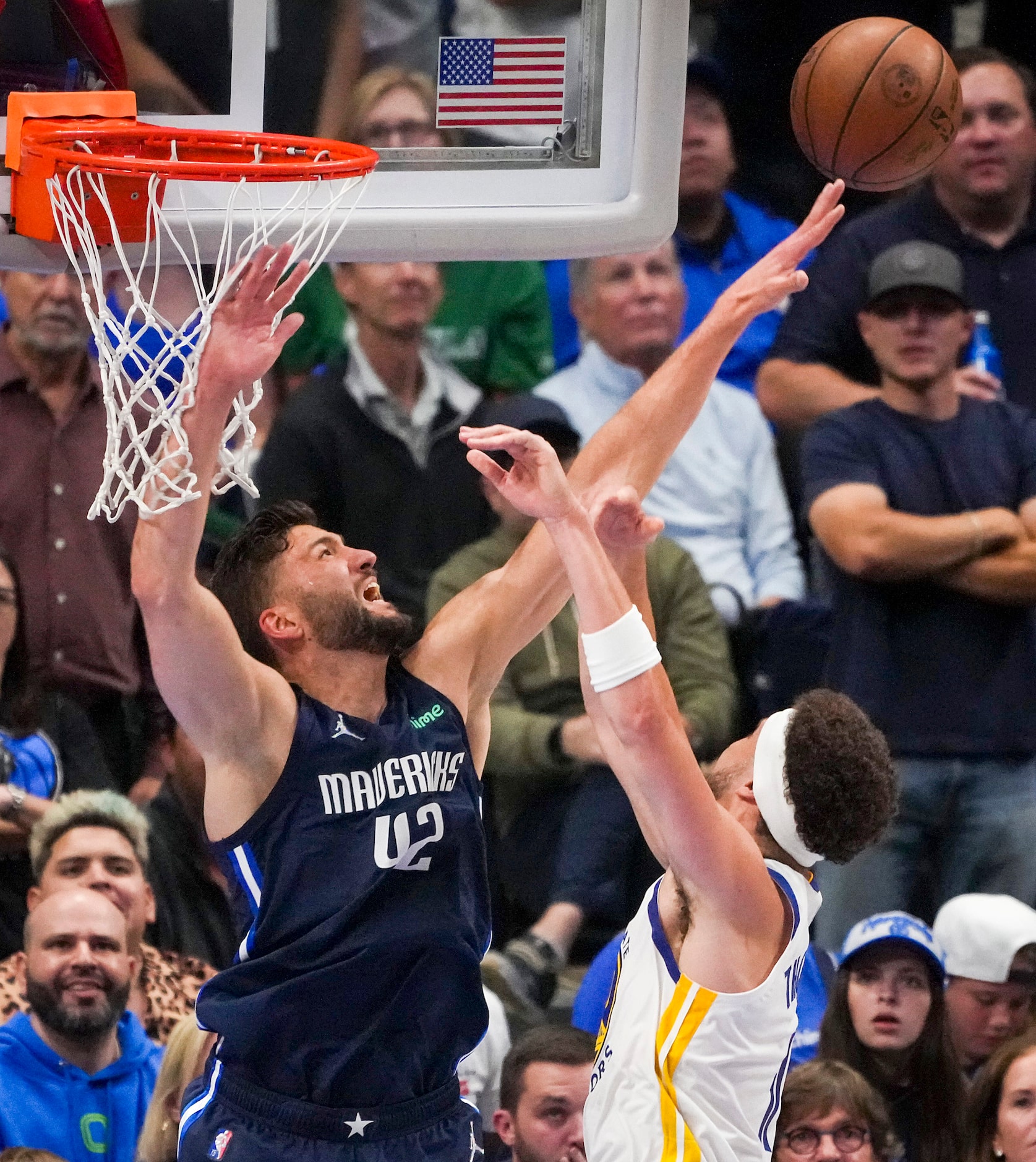 Dallas Mavericks forward Maxi Kleber (42) fouls Golden State Warriors guard Klay Thompson...