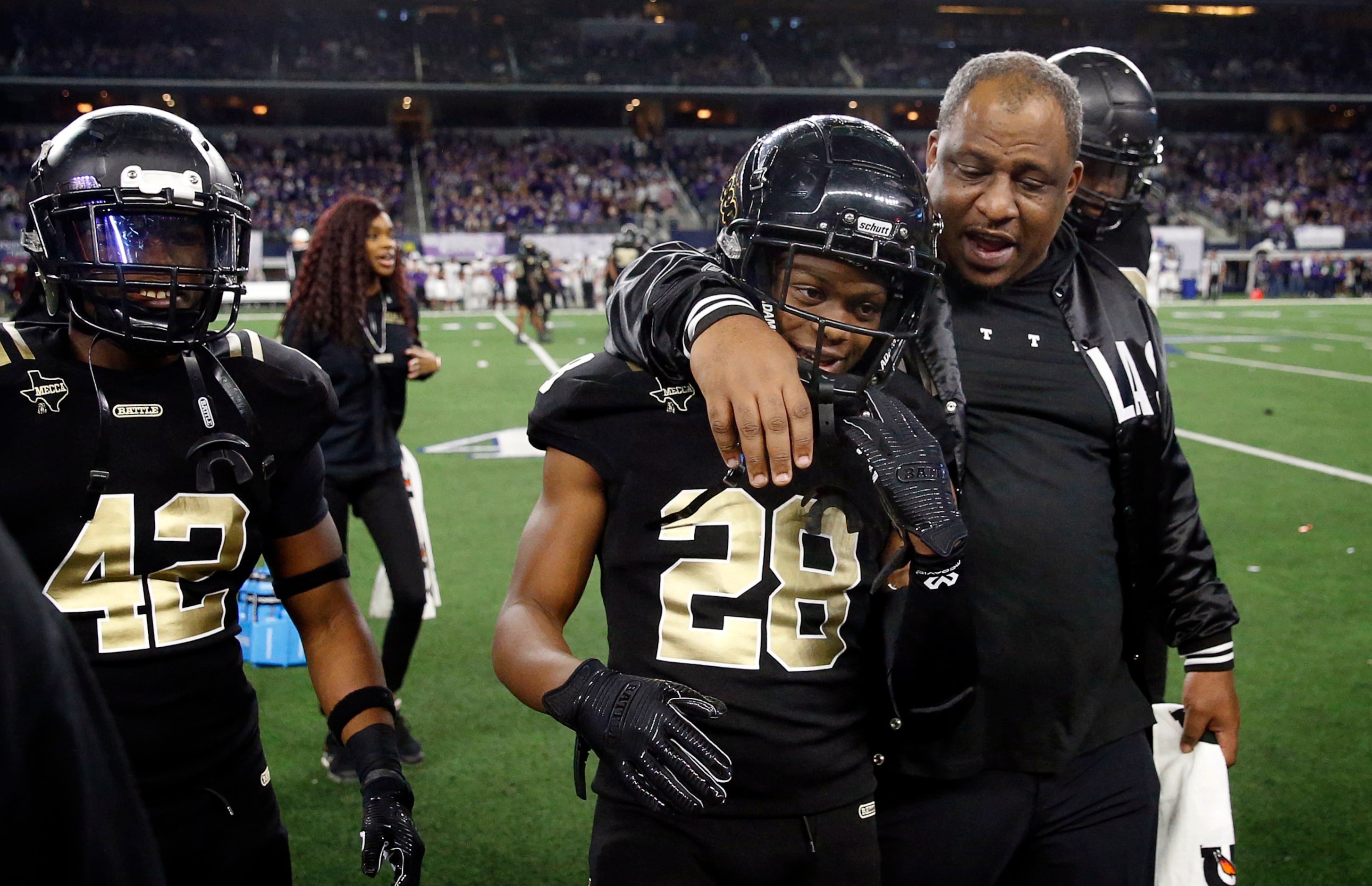 South Oak Cliff linebacker Jayden Shelton (29) sprays water bottles in the air and on head...