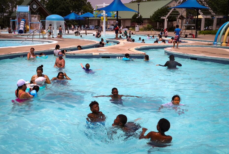 Arlington closes pools, splash pads after test appears positive for  brain-eating amoeba