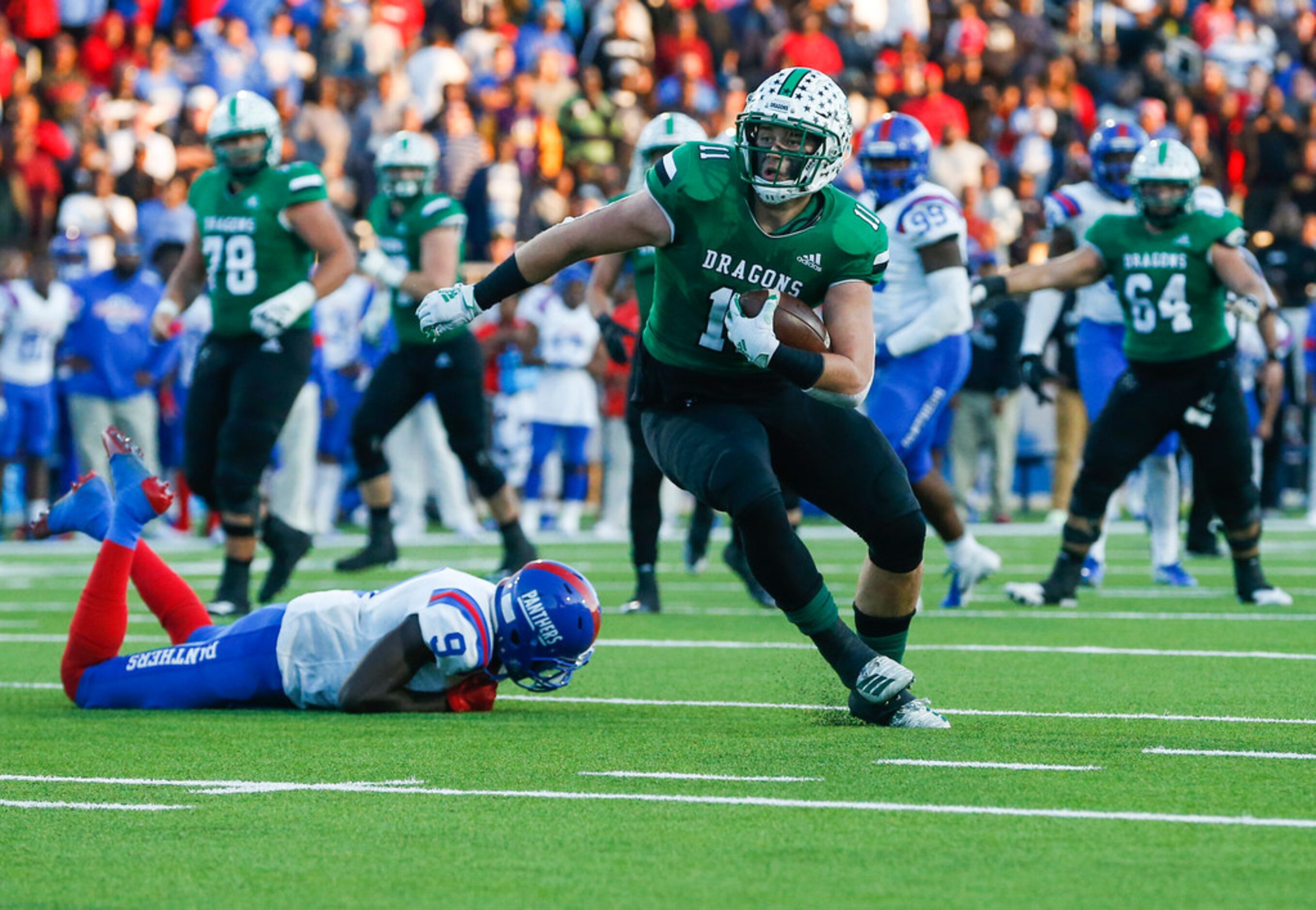 Southlake Carroll tight end Blake Smith (11) makes a break past Duncanville linebacker Paul...