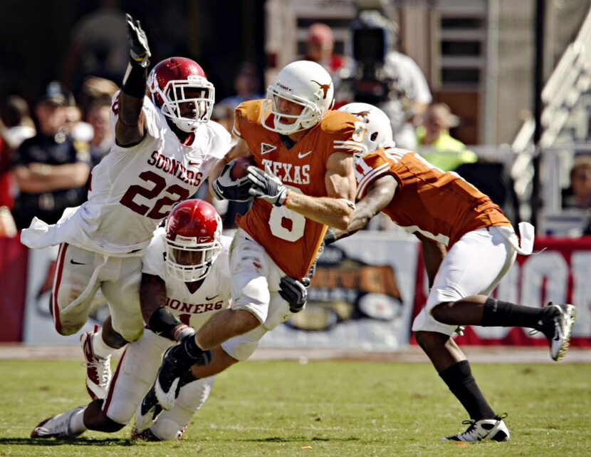 Texas Longhorns wide receiver Jordan Shipley (8) tries to break away from Oklahoma Sooners...