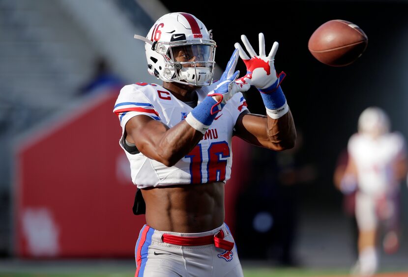 FILE - SMU wide receiver Courtland Sutton (16) during warmups before the start of an NCAA...