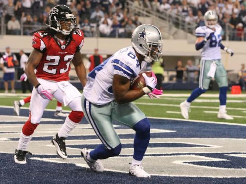 Cowboys receiver Patrick Crayton (84) makes a touchdown reception in front of Atlanta Chris...