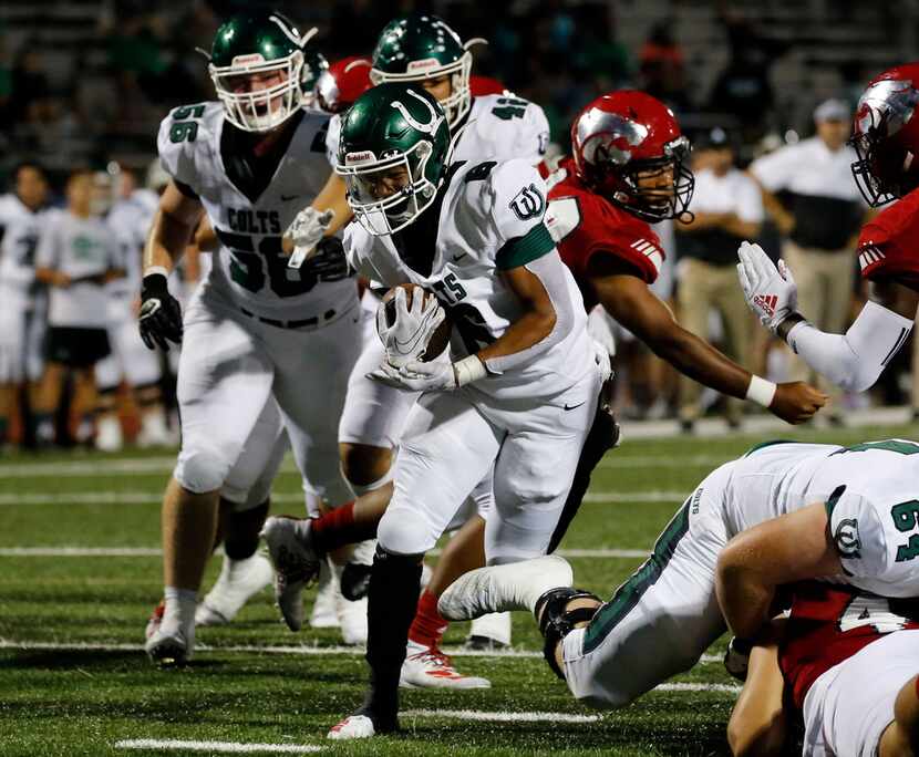 Arlington High RB BJ Rogers (6) takes the ball in for the team's first touchdown against...