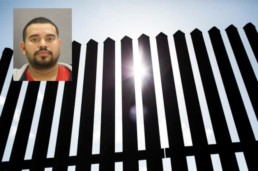 Jesse Mendoza tenía una orden de captura emitida en Dallas por un casa de indecencia con un...