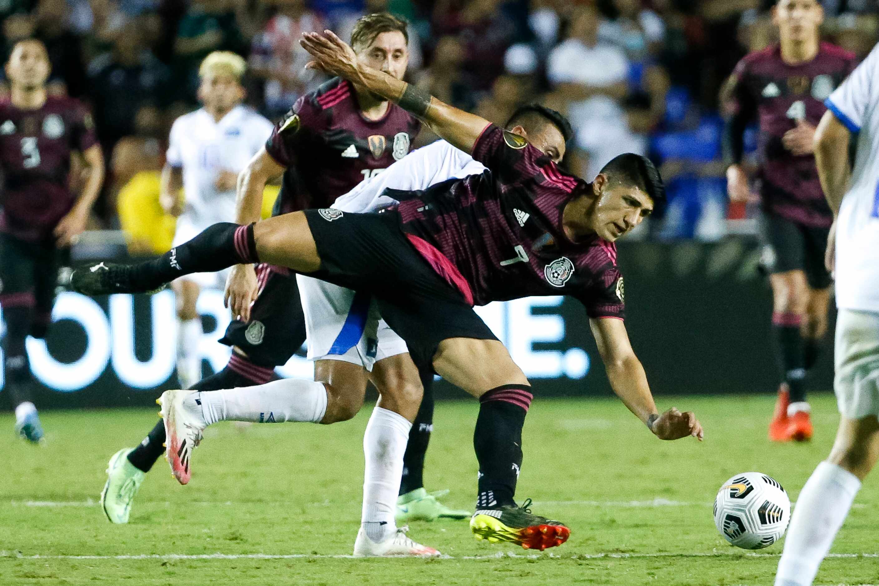 El Salvador midfielder Darwin Cerén (7) brings down Mexico forward Alan Pulido (9) during...