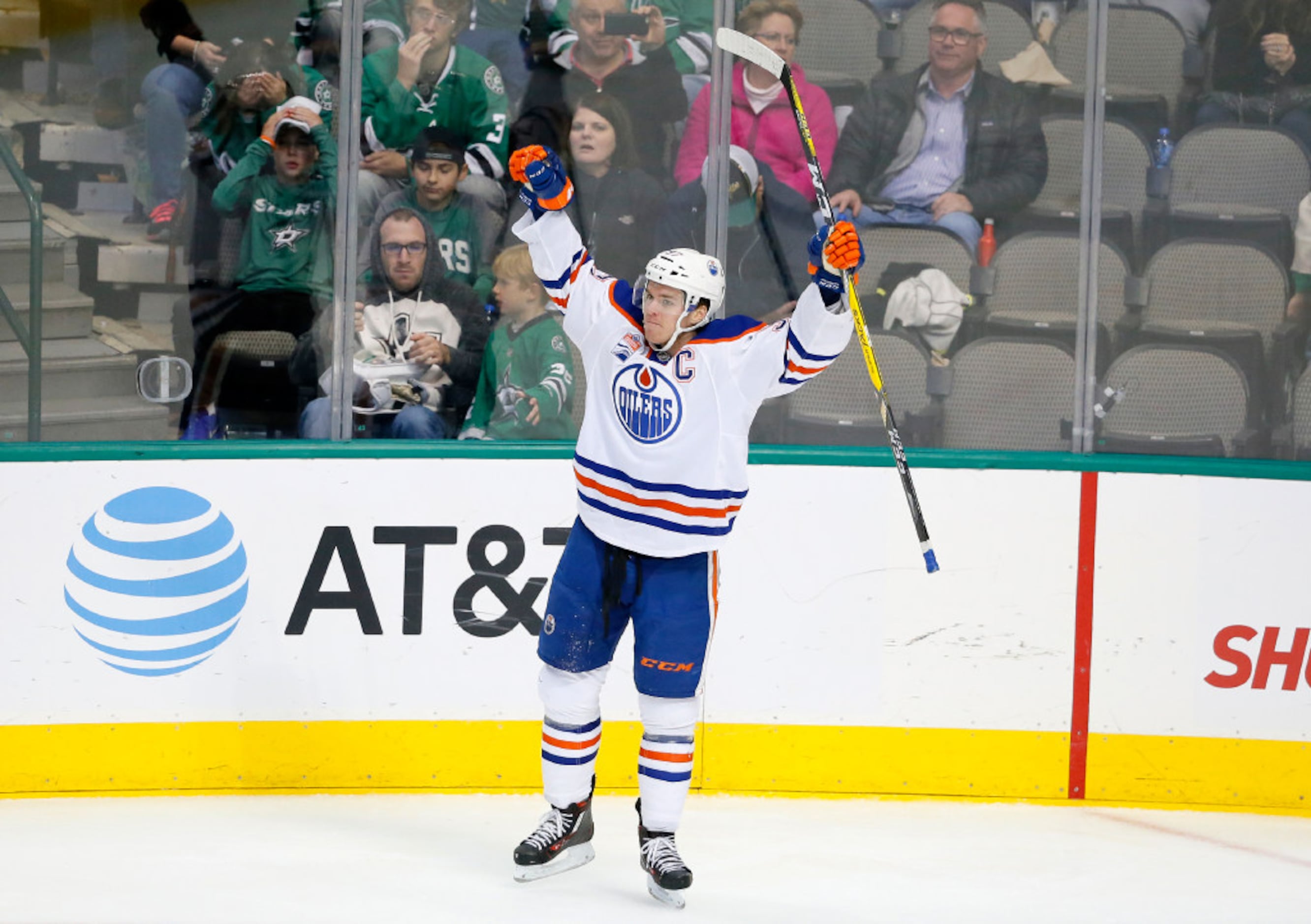 Photos: McDavid scores hat-trick to lead Edmonton Oilers to a 5-2