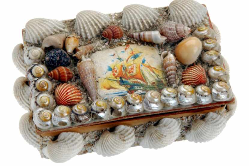 Valentine's Day seashells trinket box.