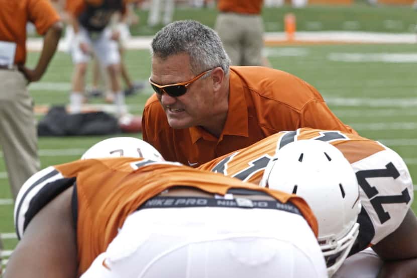 Texas offensive line coach Joe Wickline coaches the linemen before the start of the Orange...