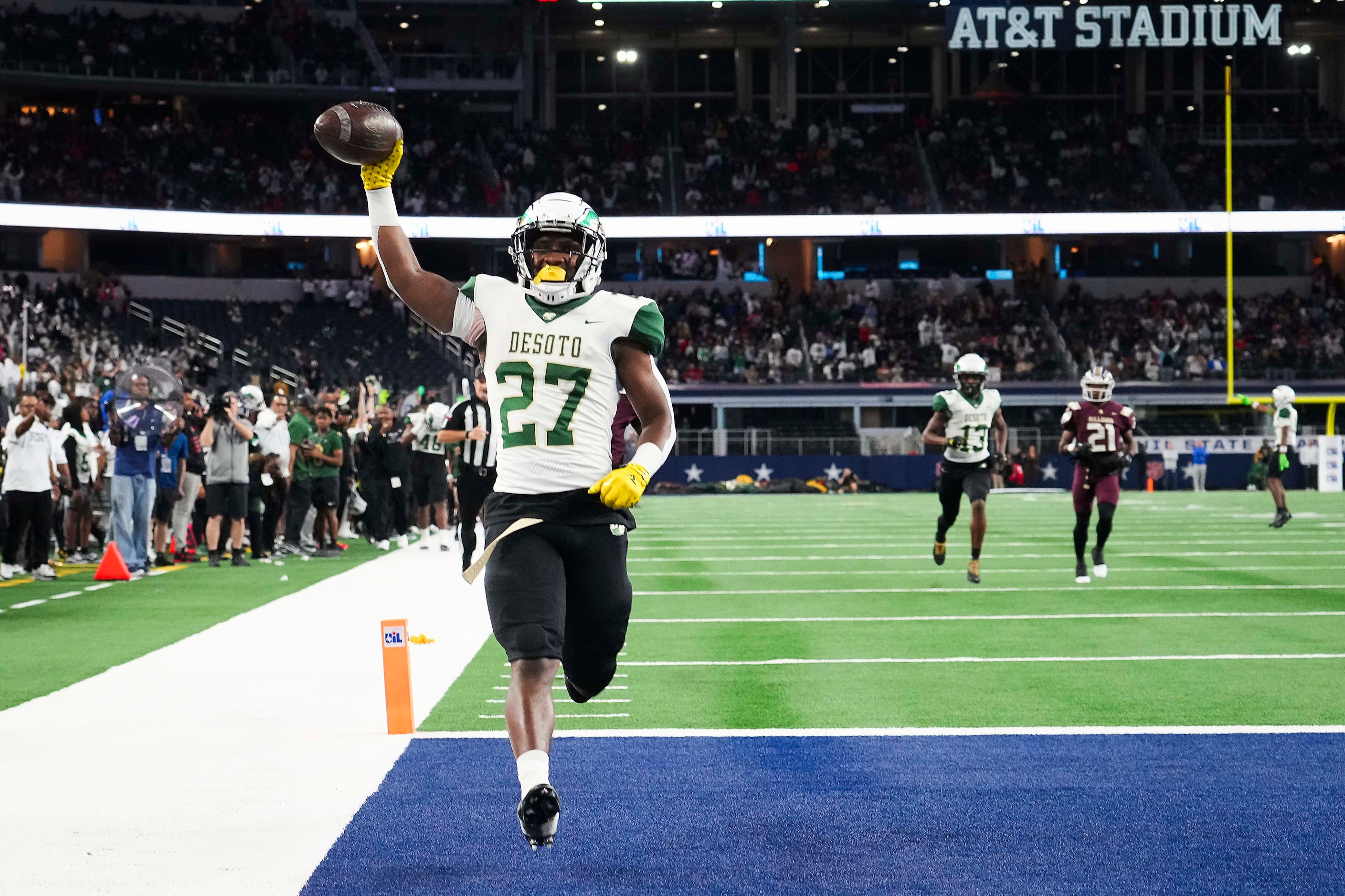 DeSoto running back Marvin Duffey (27) scores on a 55-yard touchdown run during the first...