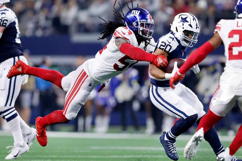 New York Giants linebacker Jaylon Smith (54) makes a diving tackle attempt on Dallas Cowboys...