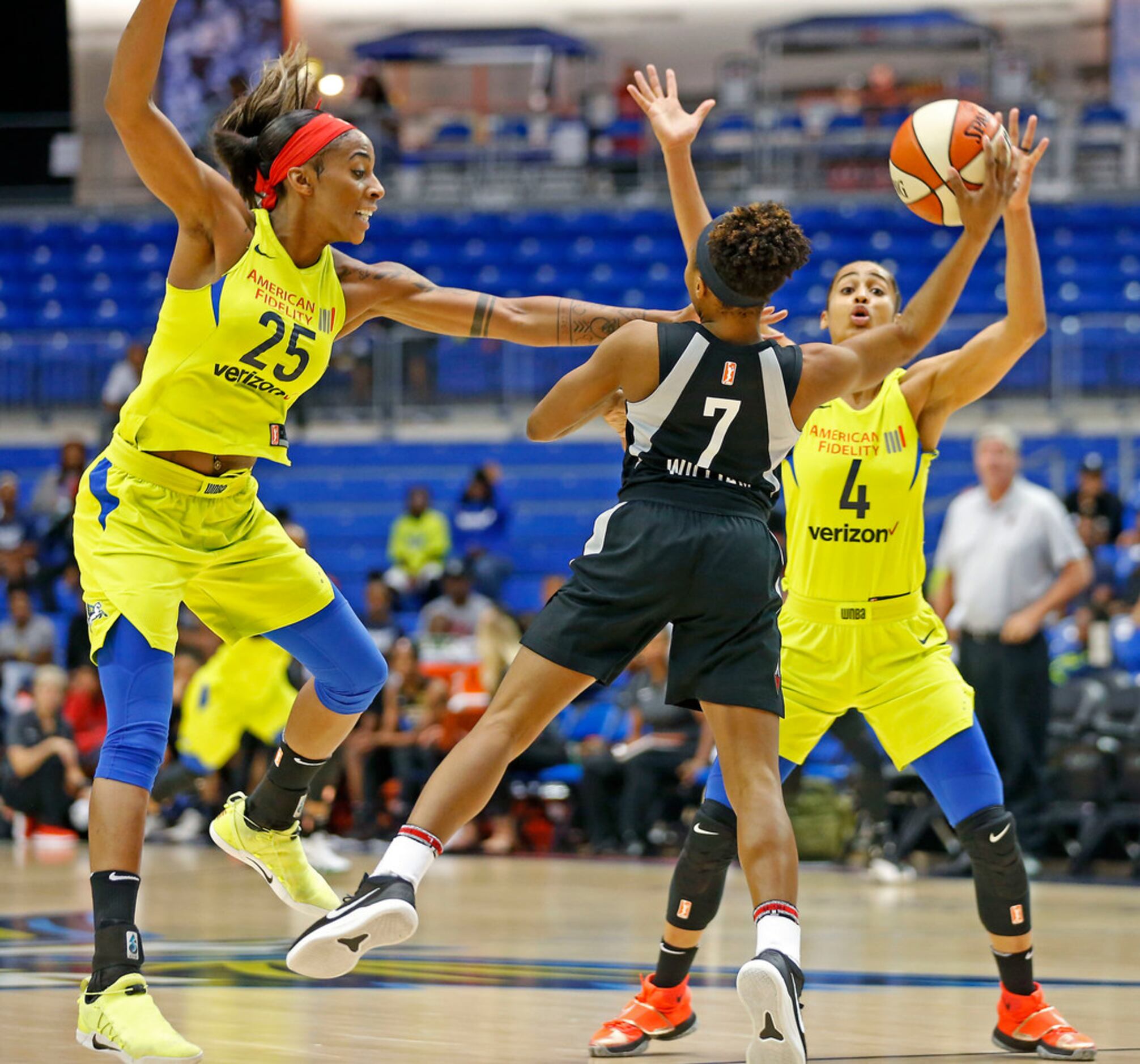 WNBA: Can Liz Cambage lead the Los Angeles Sparks back to glory