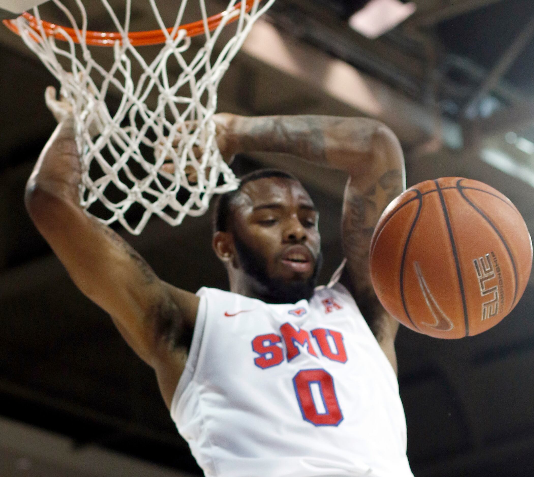 SMU guard Tyson Jolly (0) dunks during first half action against Memphis. SMU won 58-53. The...