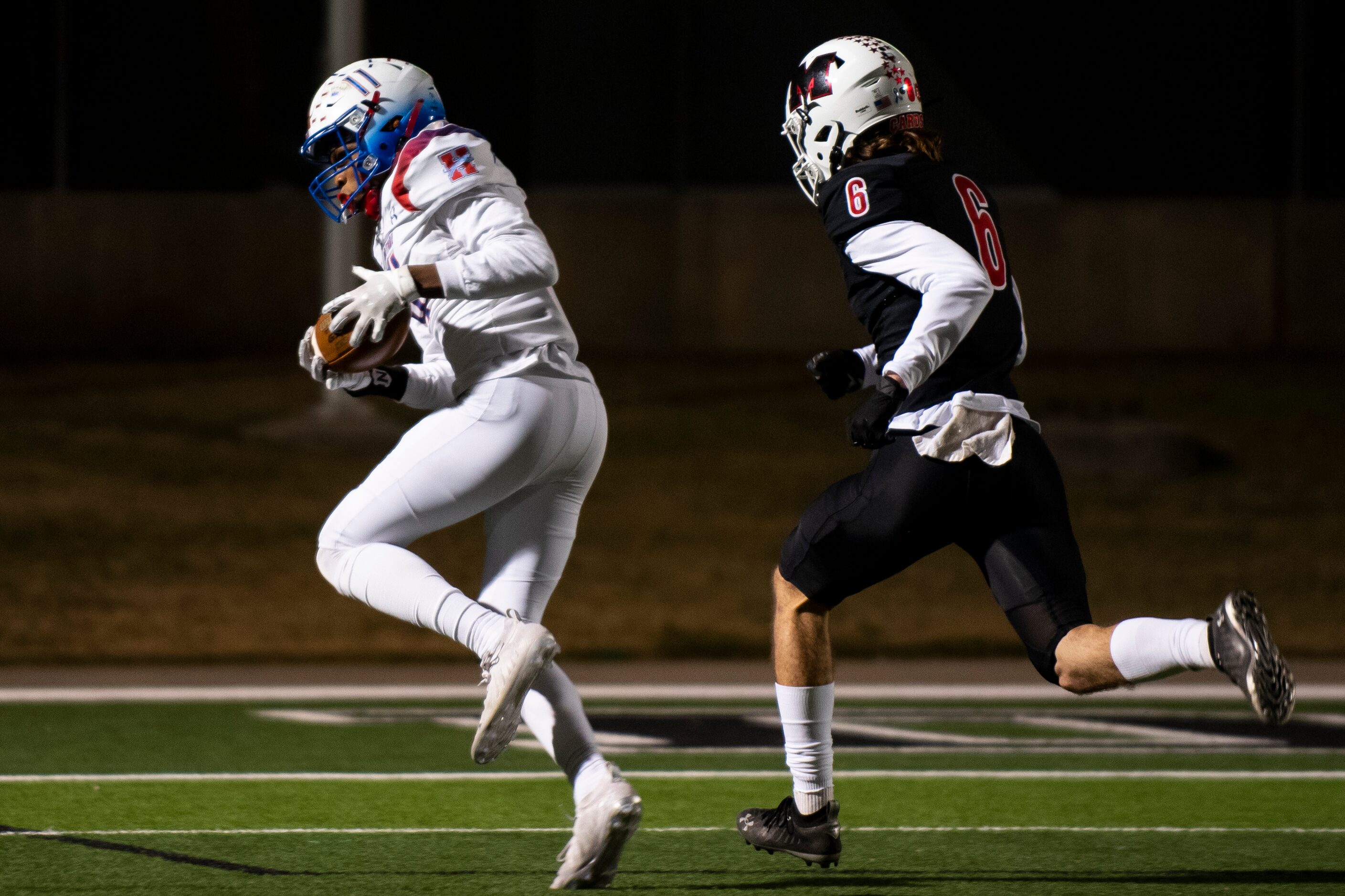 Midlothian Heritage junior Xavier Moten (11) scores a touchdown after making a catch over...