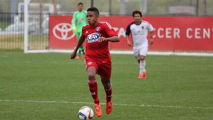 Weston McKennie pictured with the FC Dallas Academy (File photo/FC Dallas)