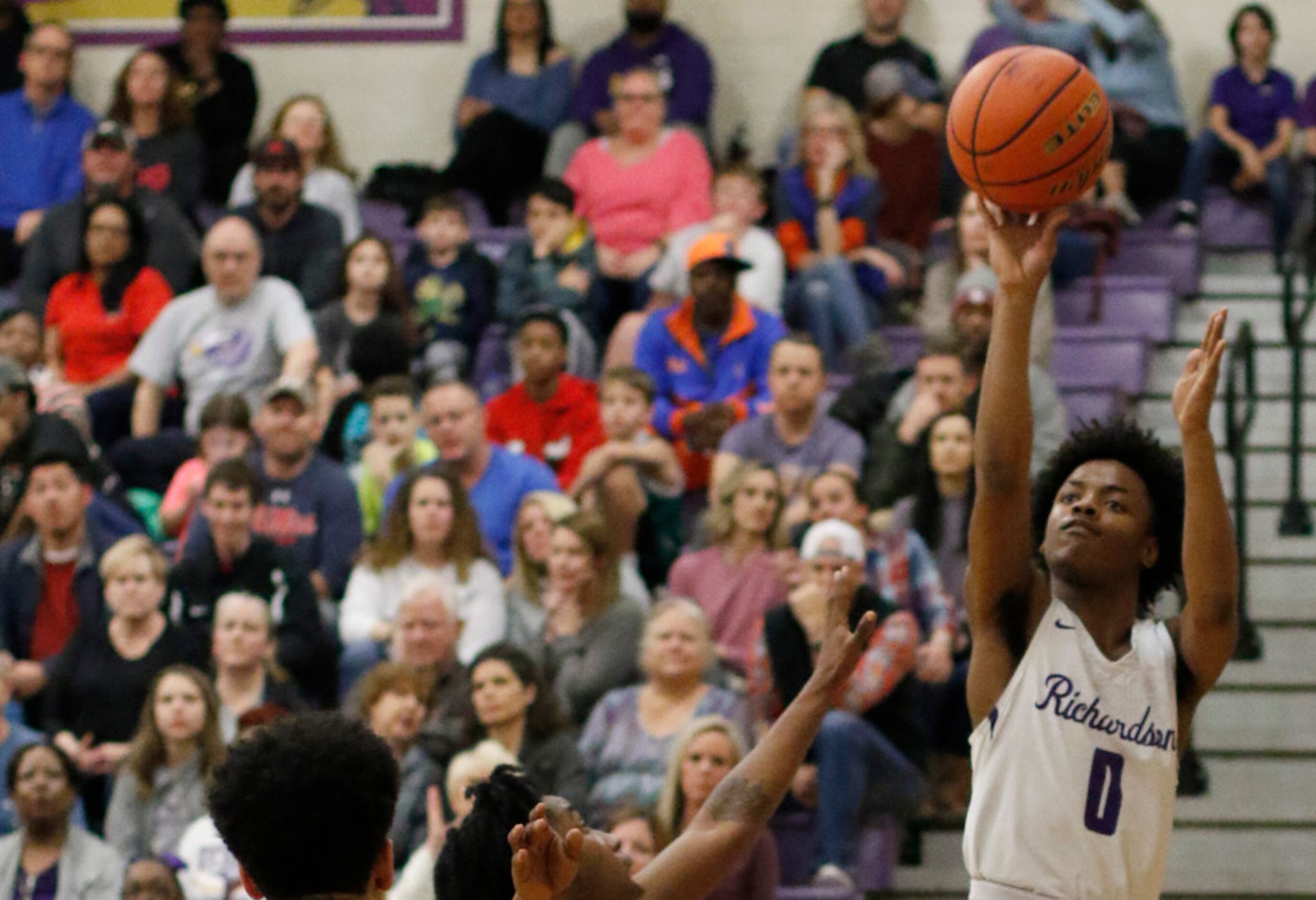 Richardson's Jaylon Barnett (0) puts up a running jumper along the baseline during first...