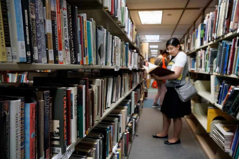 Las bibliotecas de Dallas reabrirán sus puertas después de haber estado cerradas por más de...