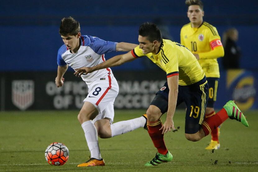 United States midfielder Emerson Hyndman (8) and Colombia midfielder Guillermo Celis (19)...