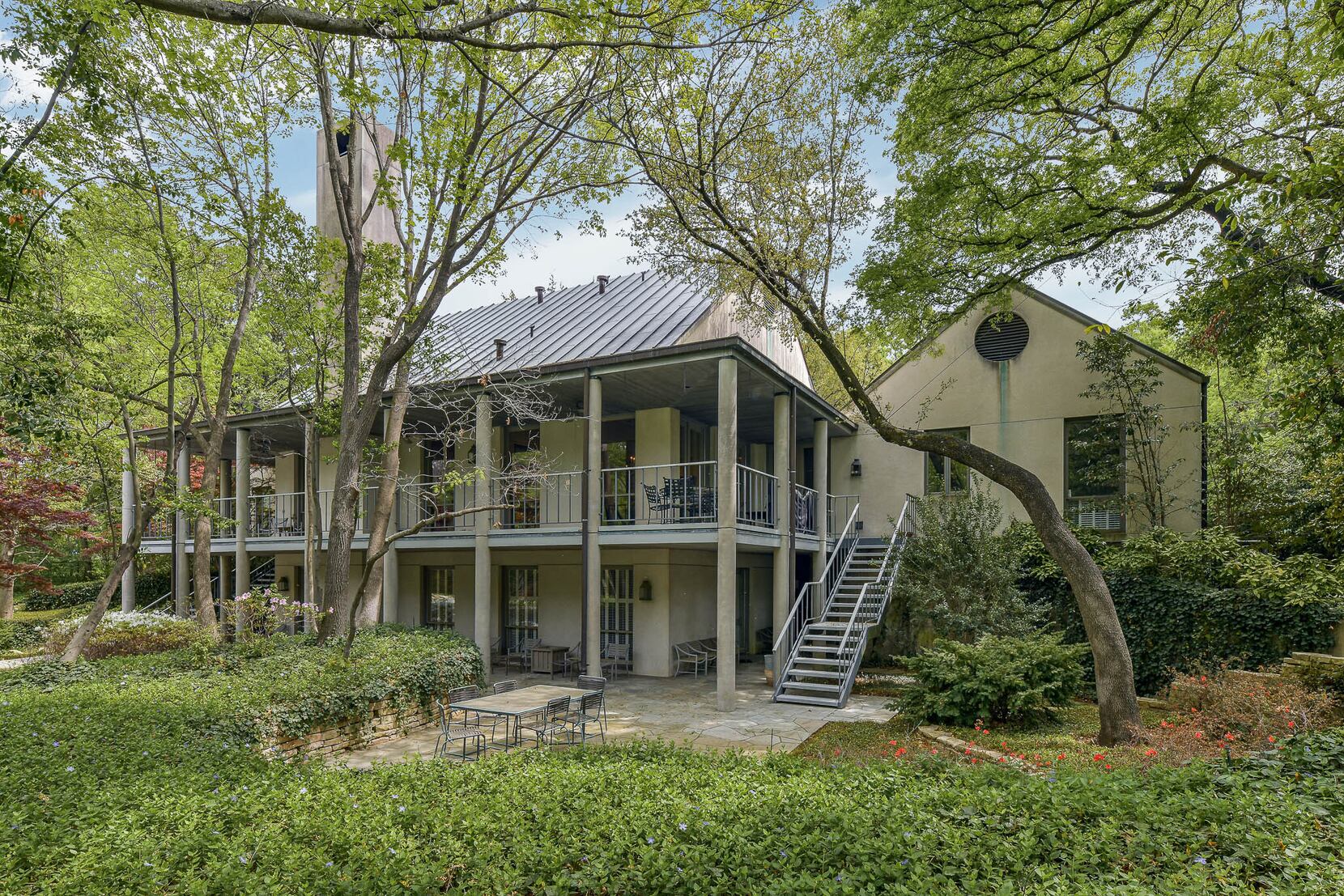 This Serene Home Is Located on a Private Louisiana Lake and Looks