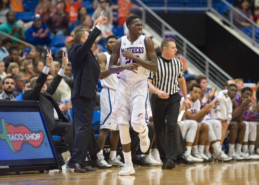 Dec 30, 2015; Arlington, TX, USA; Texas-Arlington Mavericks forward Kevin Hervey (25)...