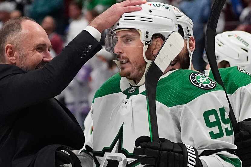 Dallas Stars head coach Peter De Boer, left, congratulates center Matt Duchene after he...