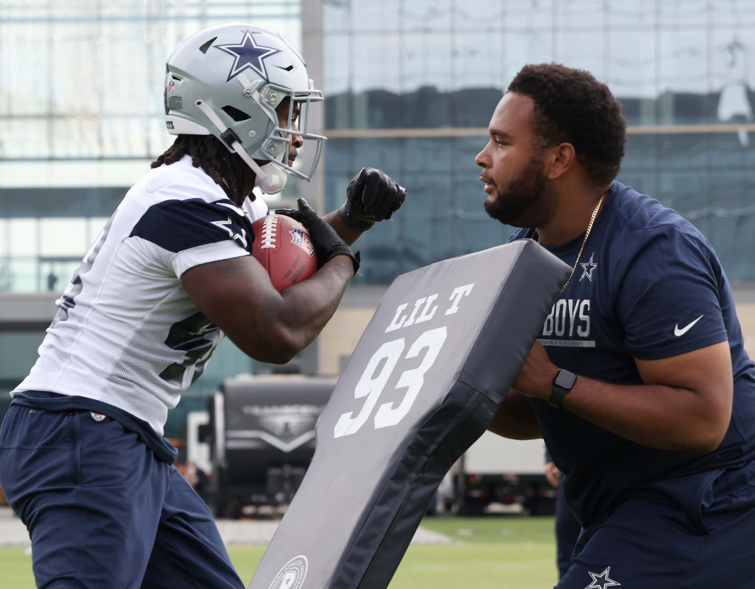 Dallas Cowboys tight end Princeton Fant (48) works through a drill with a team staff member....