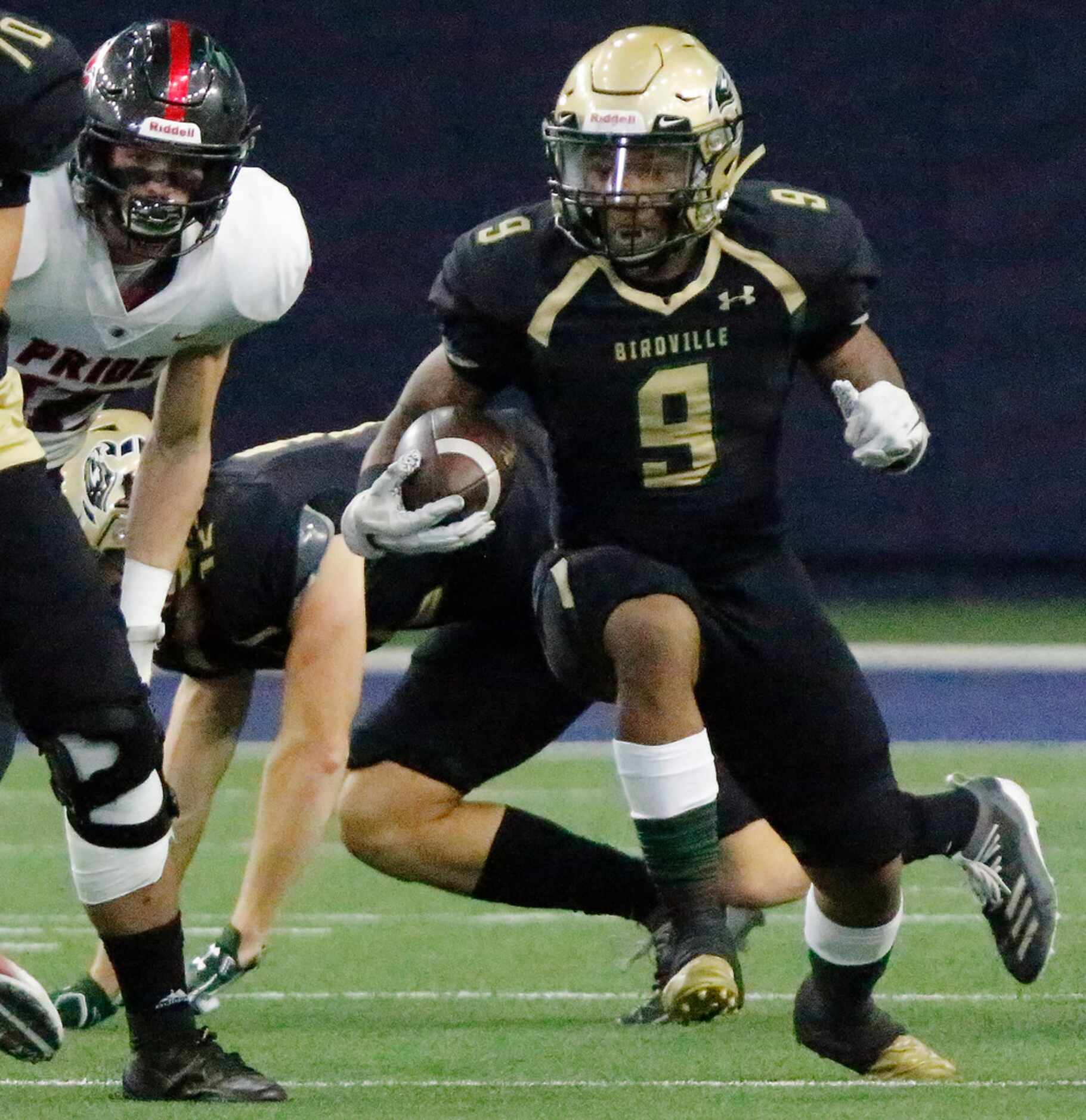 Birdville High School running back Laderrious Mixon (9) carries the football during the...